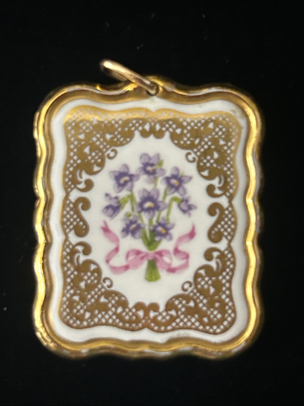 1979 Franklin meant Victorian Valentine Pendant - Purple Flower Accent